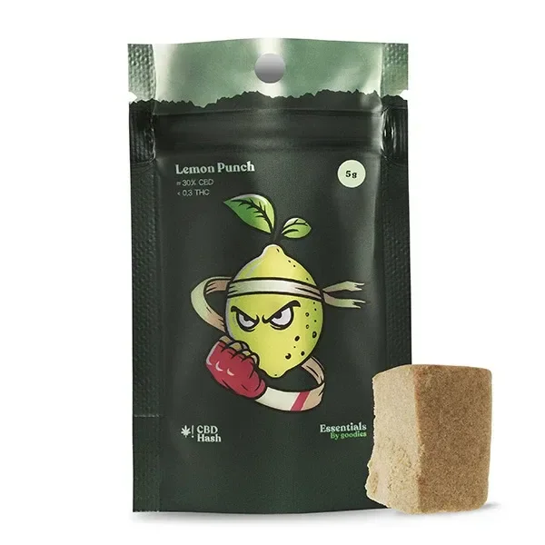 Bolsa verde de CBD Goodies Hash Lemon Punch con un limón boxeador ilustrado y un bloque marrón claro delante, sobre fondo blanco.