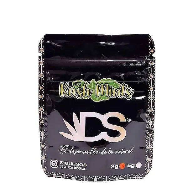 Bolsa negra de Hash CBDSROLL Kush Mint con cierre superior, texto «Kush Mints» y logotipo grande en el centro.