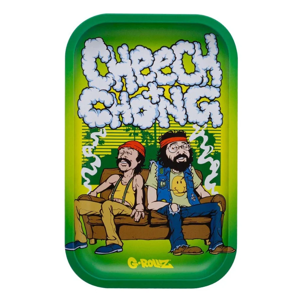 Bandeja G-Rollz verde con Cheech y Chong dibujados en un sofá, volutas de humo y sus nombres en grandes letras blancas.