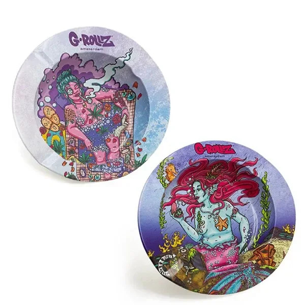 Ceniceros redondos G-ROLLZ con distintos diseños ilustrados: un personaje en una bañera y una sirena de cabello rojo bajo el mar.