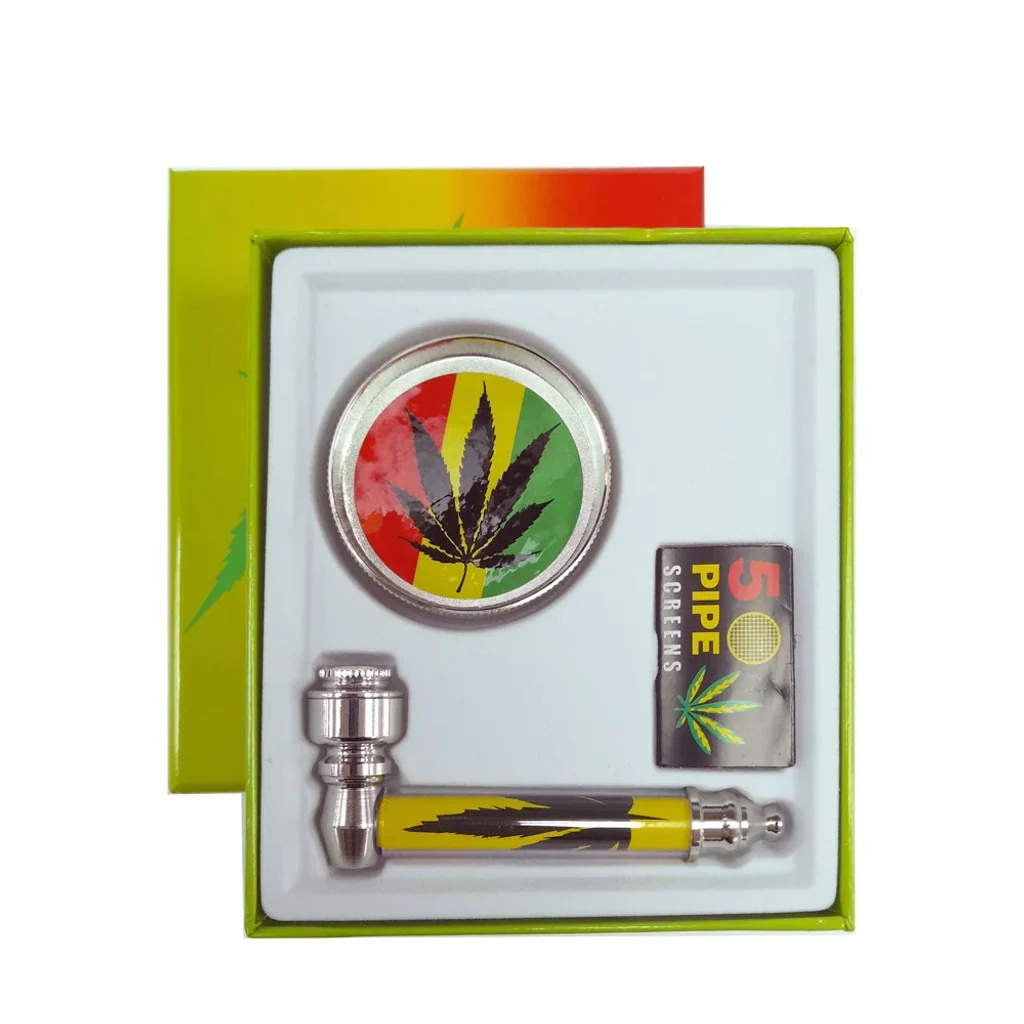 Pipa metálica con motivo de hoja, recipiente redondo con colores rasta y paquete de rejillas en un estuche abierto.