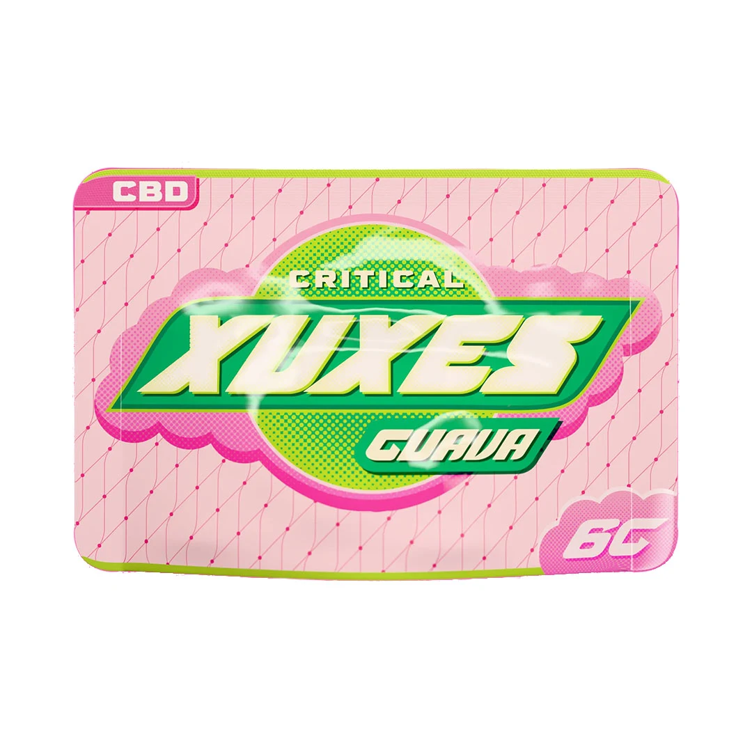 Envase rectangular rosa y verde con los textos «CBD», «Critical Xuxes» y «Guava», sobre fondo blanco.