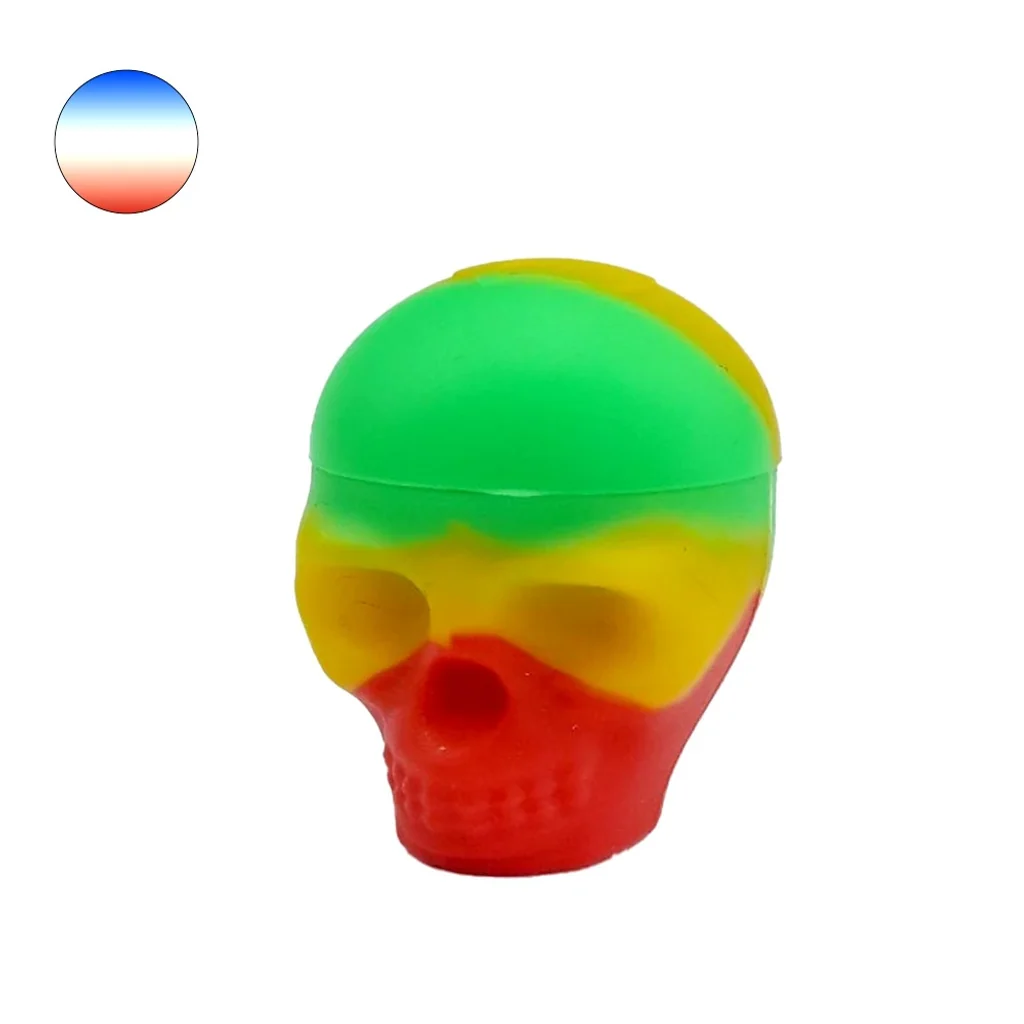 Bote de silicona Skull Mix Color con forma de calavera, franjas verdes, amarillas y rojas y tapa en la parte superior.