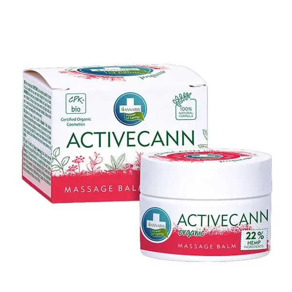 Tarro blanco de bálsamo de masaje Activecann de Annabis junto a su caja, con etiquetas verdes y rojas y la indicación 22 % hemp ingredients. Tarro blanco de bálsamo de masaje Activecann de Annabis junto a su caja, con etiquetas verdes y rojas y la indicación 22 % hemp ingredients.