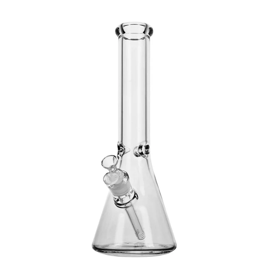 Bong de cristal transparente con base cónica, cuello largo recto, borde redondeado y cazoleta lateral inclinada con tubo interior.