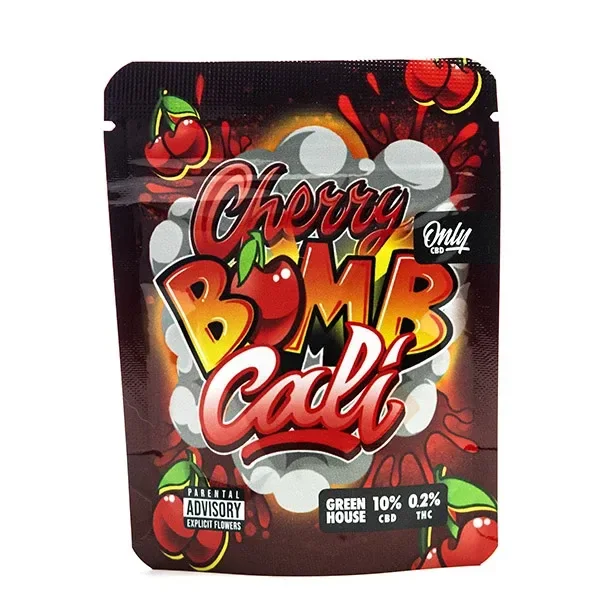 Bolsa de Cherry Bomb Cali de OnlyCBD con letras rojas y amarillas, cerezas ilustradas y etiqueta de 10 % CBD y 0,2 % THC.