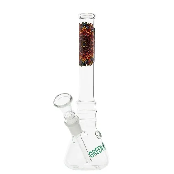 Bong transparente Greenline Mandala con base cónica, tubo recto decorado con un mandala multicolor y cazoleta lateral inclinada.