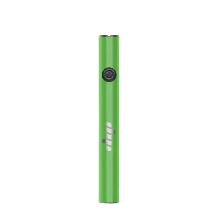 Batería para vapeador Dip de cuerpo cilíndrico verde, con botón circular negro y logotipo plateado, en vertical sobre fondo blanco.
