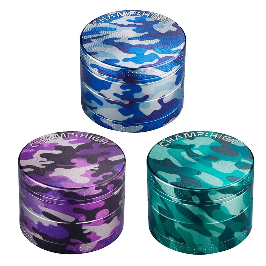 Tres grinders CHAMP HIGH cerrados con estampado de camuflaje en variantes azul, morada y turquesa, sobre fondo blanco.