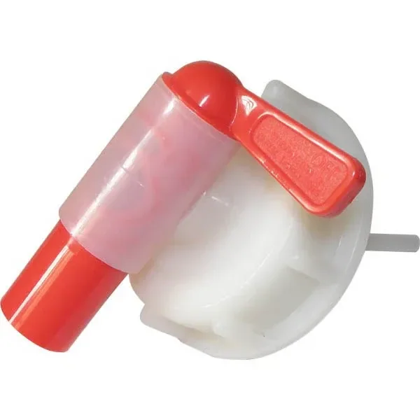 Tapón con grifo para garrafa, con cuerpo circular blanco, salida roja y palanca roja, visto en diagonal sobre fondo blanco.