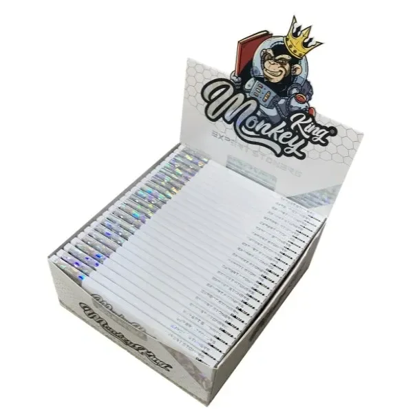 Expositor abierto de librillos blancos de papel Monkey King Size Slim, con detalles holográficos y un mono coronado en la cabecera.