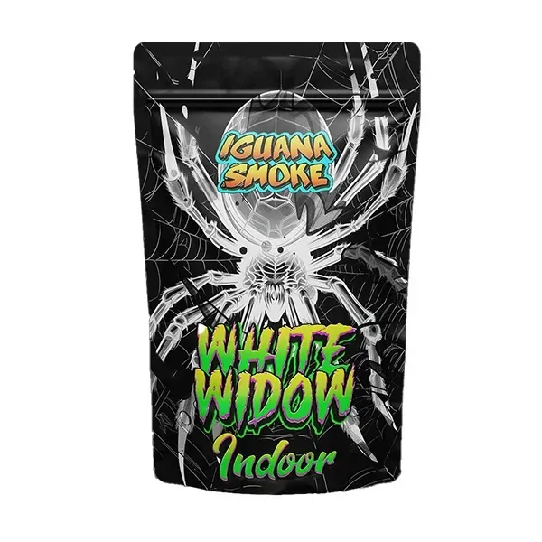 Bolsa negra de Iguana Smoke White Widow Indoor, decorada con una araña blanca, telarañas y letras verdes con bordes violetas.