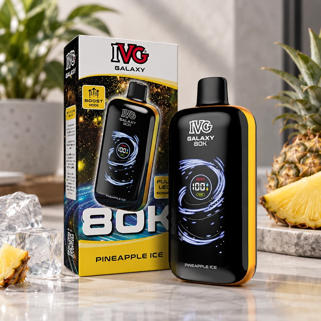 Vapeador IVG Galaxy Pineapple Ice negro con bordes amarillos y pantalla frontal, junto a su caja, piña y cubitos de hielo.