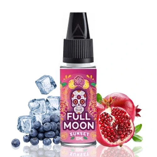 Frasco Full Moon Sunset de 10 ml con tapón negro y etiqueta rosa con calavera, acompañado de granadas, arándanos y hielo.