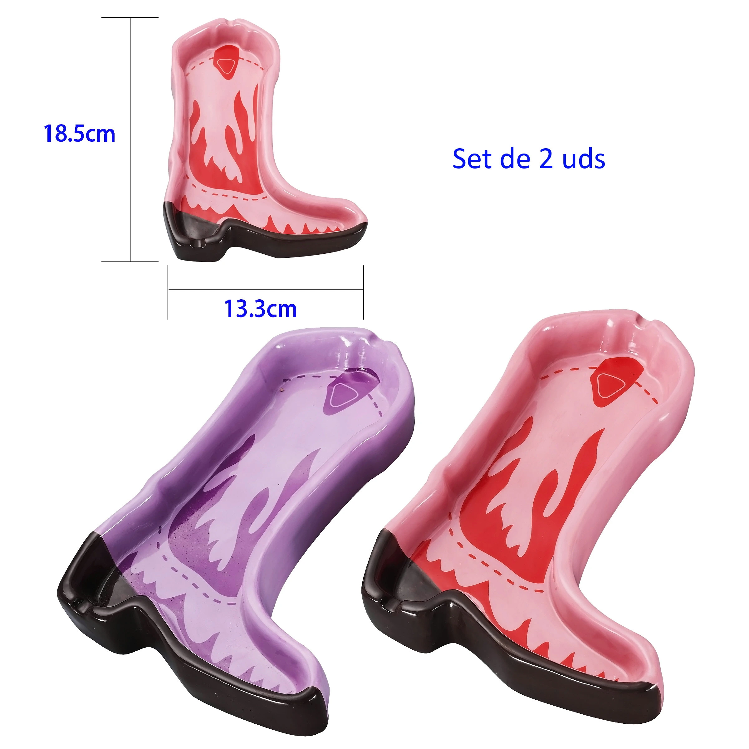 Ceniceros en forma de bota vaquera, uno rosa y otro lila, con dibujos de llamas y suelas negras, mostrados desde distintos ángulos.