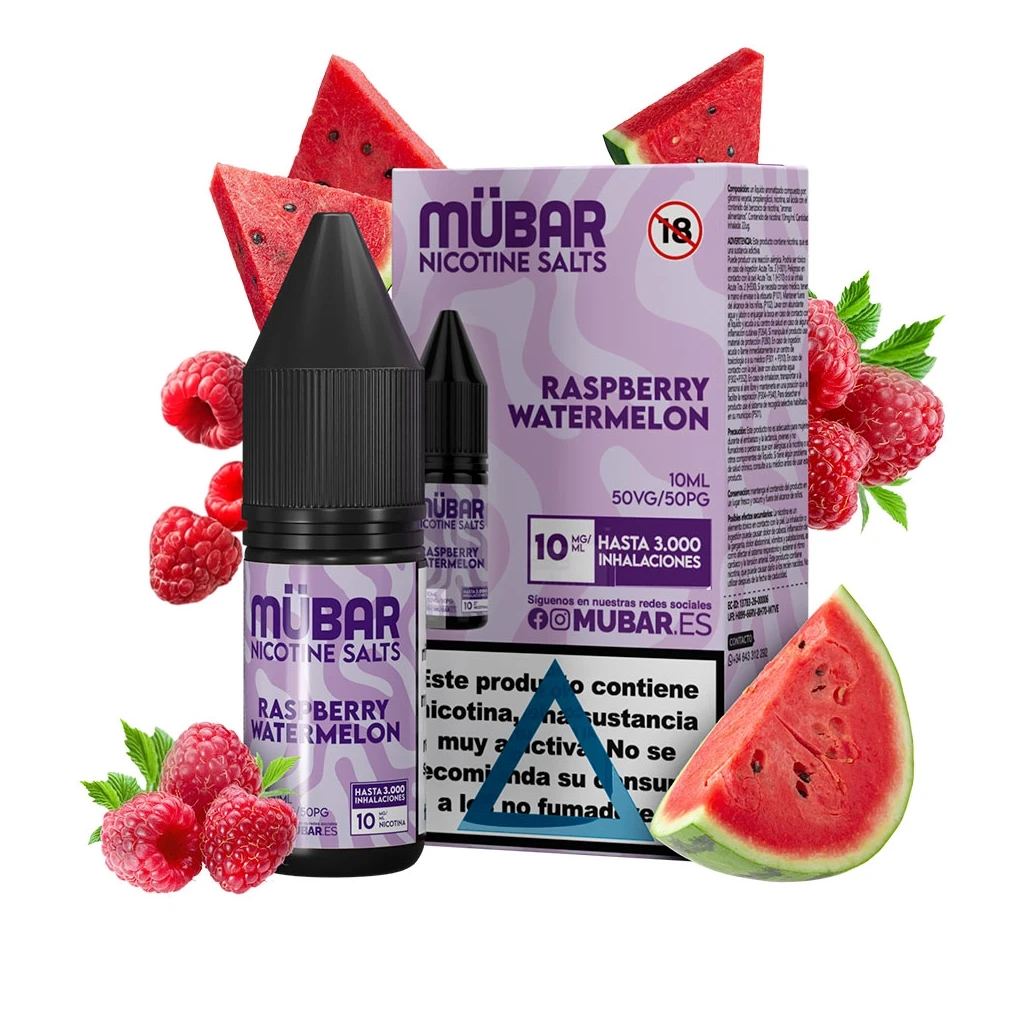 Frasco y caja violeta de Mübar Salts Raspberry Watermelon de 10 ml, rodeados de frambuesas y porciones de sandía.