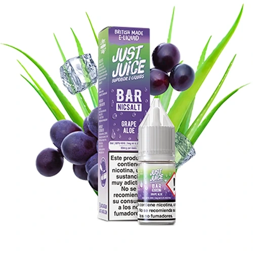 Frasco y caja de Just Juice Bar Salts Grape Aloe, rodeados de uvas moradas, hojas de aloe y cubitos de hielo sobre fondo blanco.
