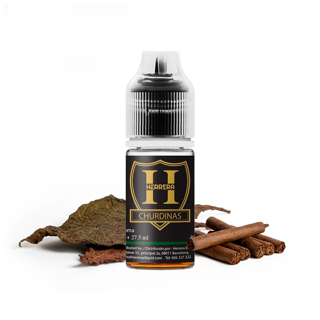 Frasco Herrera Churdinas Longfill con etiqueta negra y dorada y tapón transparente, acompañado de hojas secas y pequeños puros.