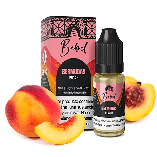 Frasco de Babel Bermudas Peach con tapón negro junto a su caja rosa, un melocotón entero y piezas cortadas sobre fondo blanco.