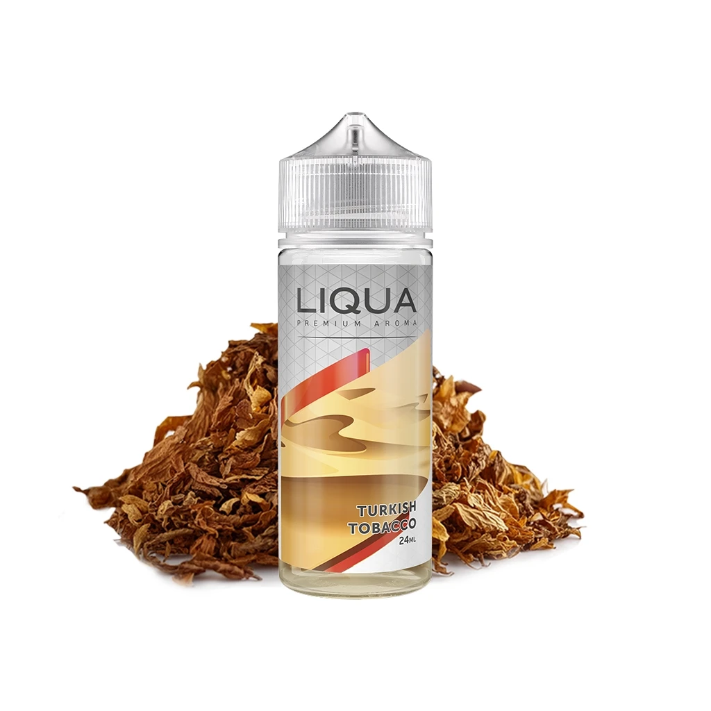 Frasco Liqua Turkish Tobacco Longfill con tapón transparente y etiqueta de dunas doradas, delante de un montón de hojas marrones.