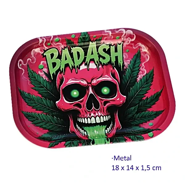 Bandeja para liar Badash de fondo rojo, con calavera rosa, ojos verdes, hojas oscuras y el nombre de la marca en letras verdes.
