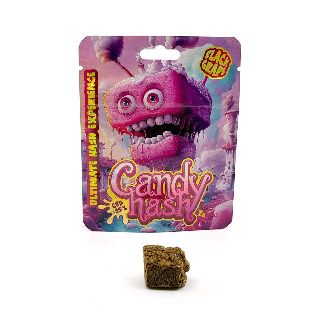 Bolsa de Candy Hash Black Grape con un personaje morado de grandes dientes y un bloque marrón delante, sobre fondo blanco.