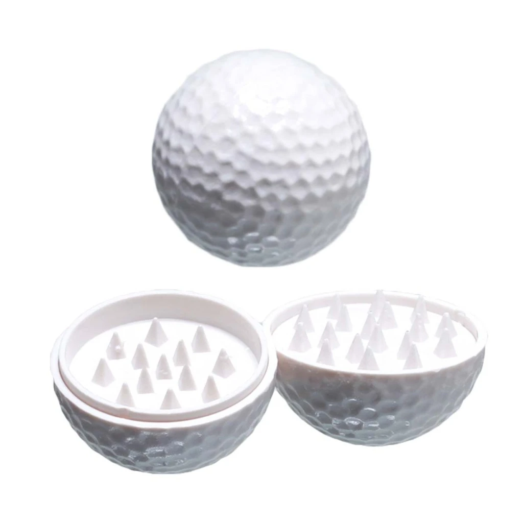 Grinder blanco con forma de pelota de golf, mostrado cerrado y abierto en dos mitades con dientes puntiagudos.