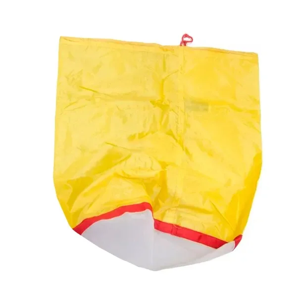 Bolsa Secret Icer amarilla con fondo de malla blanca, ribete rojo y un pequeño cordón rojo en la abertura superior.