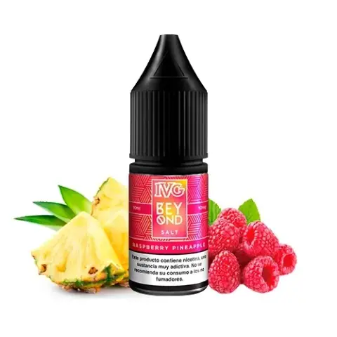 Bote Beyond Salts Raspberry Pineapple de IVG, con tapón negro y etiqueta rosa, entre trozos de piña y frambuesas.