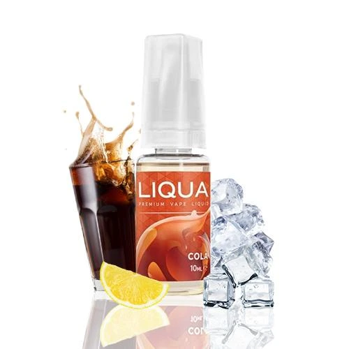 Frasco de líquido de vapeo Liqua Cola de 10 ml con tapón blanco, junto a un vaso de cola, cubitos de hielo y un gajo de limón.