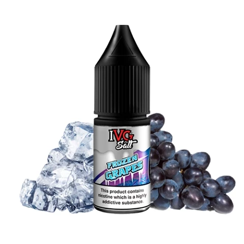 Frasco de IVG Salt Frozen Grapes con tapón negro, rodeado de uvas oscuras y cubitos de hielo sobre fondo blanco.
