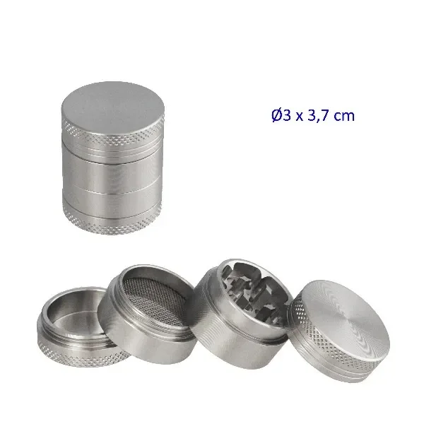 Grinder plateado de cuatro partes, mostrado cerrado y desmontado para ver los dientes, la malla y el compartimento inferior.