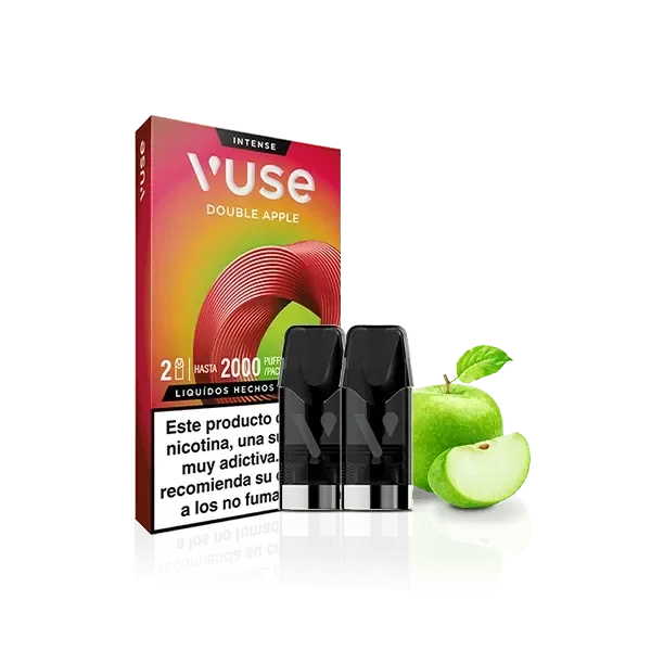 Dos pods negros Vuse Double Apple frente a su caja roja y verde, junto a una manzana verde entera y una porción sobre fondo negro.