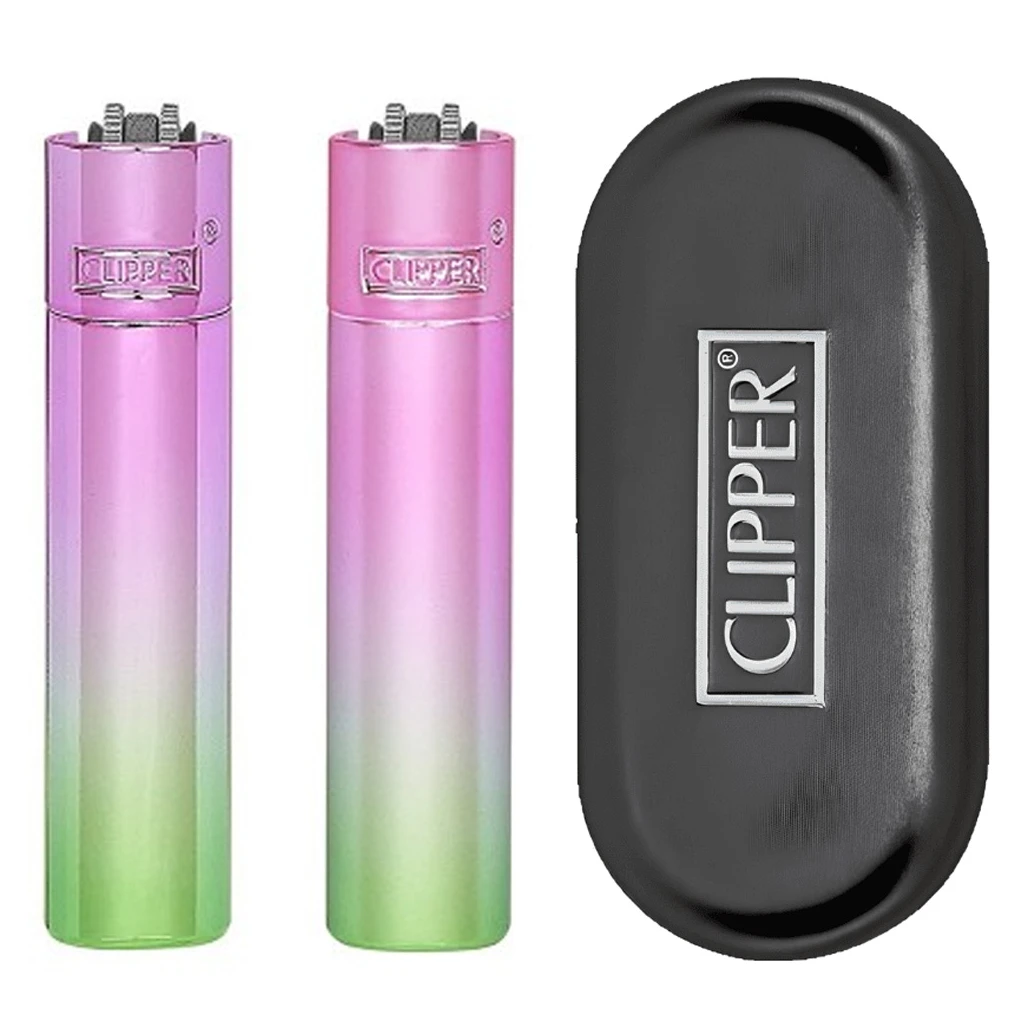 Dos encendedores Clipper con degradado de rosa a verde, junto a un estuche negro ovalado con el logotipo de la marca.