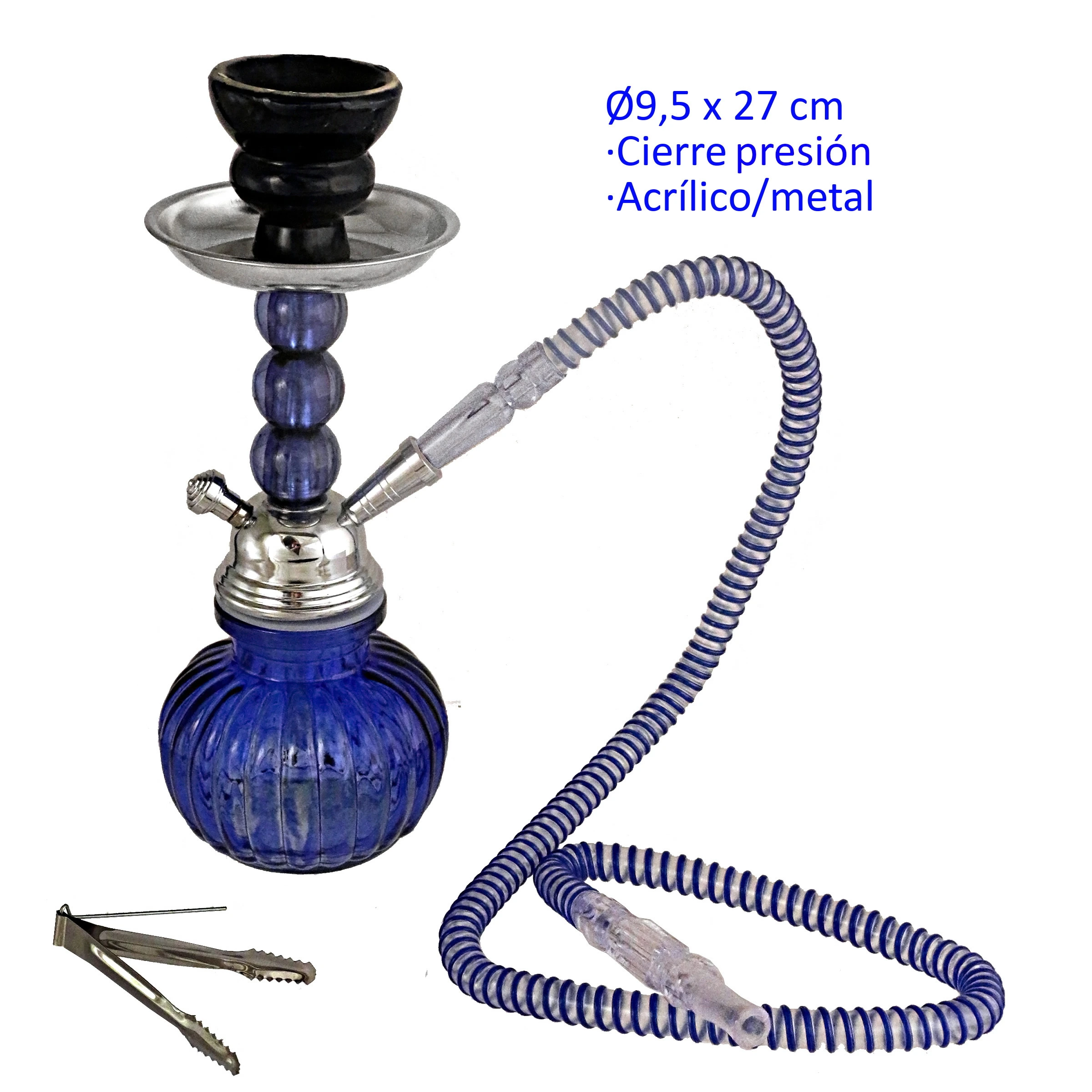 Shisha azul con base redondeada y acanalada, cazoleta negra, plato metálico, manguera en espiral y pinzas sobre fondo blanco.
