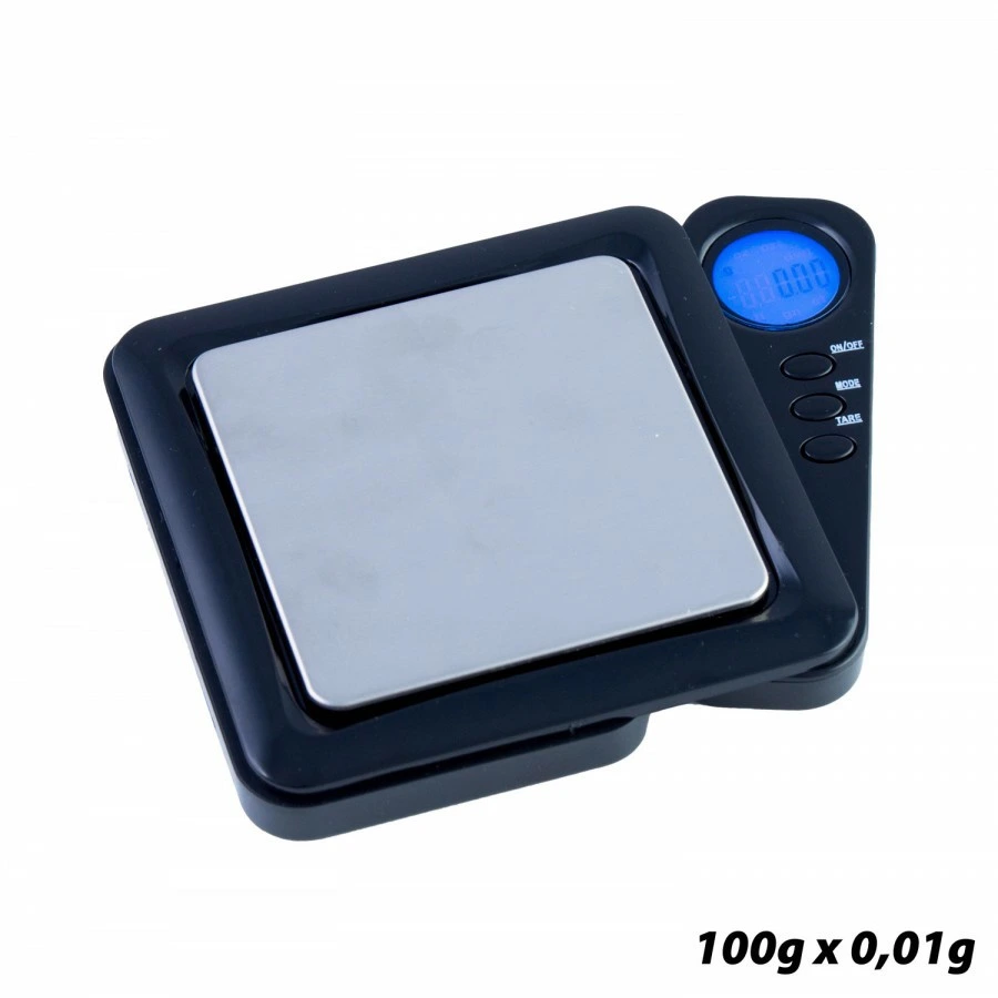 Báscula digital negra con plataforma cuadrada plateada, pantalla azul y tres botones laterales; texto inferior «100 g x 0,01 g».