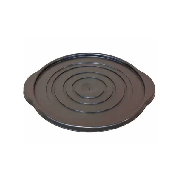 Tapa circular oscura para cubo PLANT!T, vista en perspectiva, con anillos concéntricos y dos salientes laterales sobre fondo blanco.