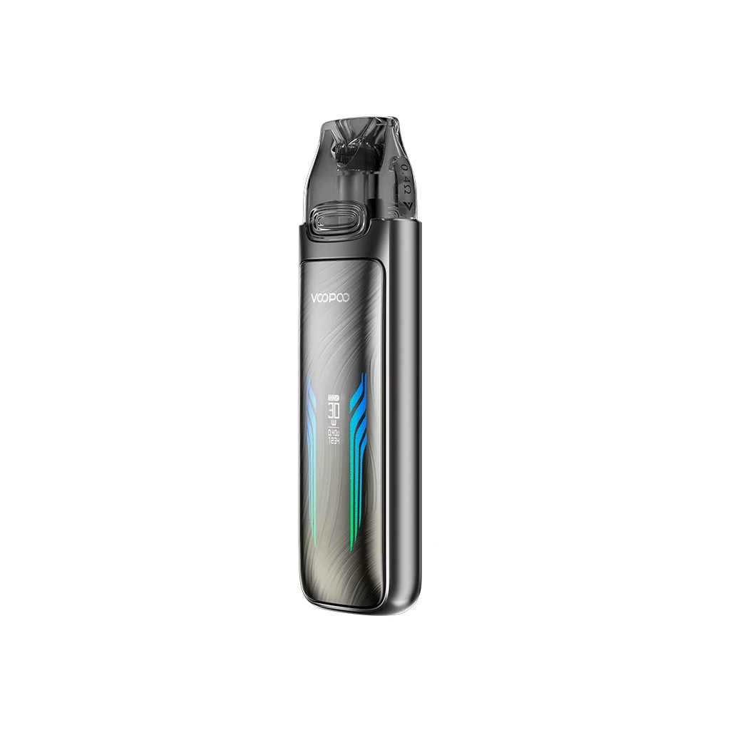 Voopoo VMate Max Pod Kit gris oscuro, con boquilla translúcida y panel frontal con detalles azules y verdes, sobre fondo blanco.