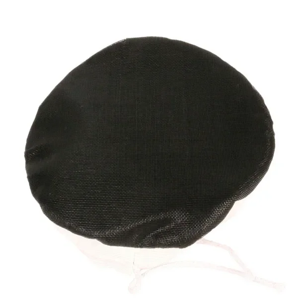 Pantalla anti insectos Bug Shield de malla negra circular, vista en ángulo, con borde textil y cordón blanco de ajuste.