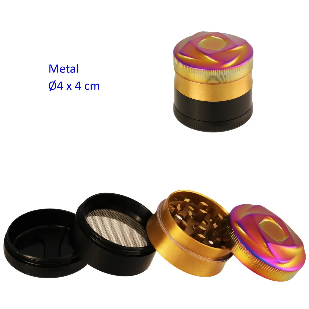 Grinder de cuatro partes, dorado y negro con tapa multicolor, mostrado cerrado y desmontado para ver los dientes y la malla.