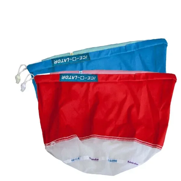 Dos bolsas Ice-O-Lator Grande Big Pollen superpuestas, azul detrás y roja delante, con cordones de cierre y malla blanca visible en la base delantera. Dos bolsas Ice-O-Lator Grande Big Pollen superpuestas, azul detrás y roja delante, con cordones de cierre y malla blanca visible en la base delantera.