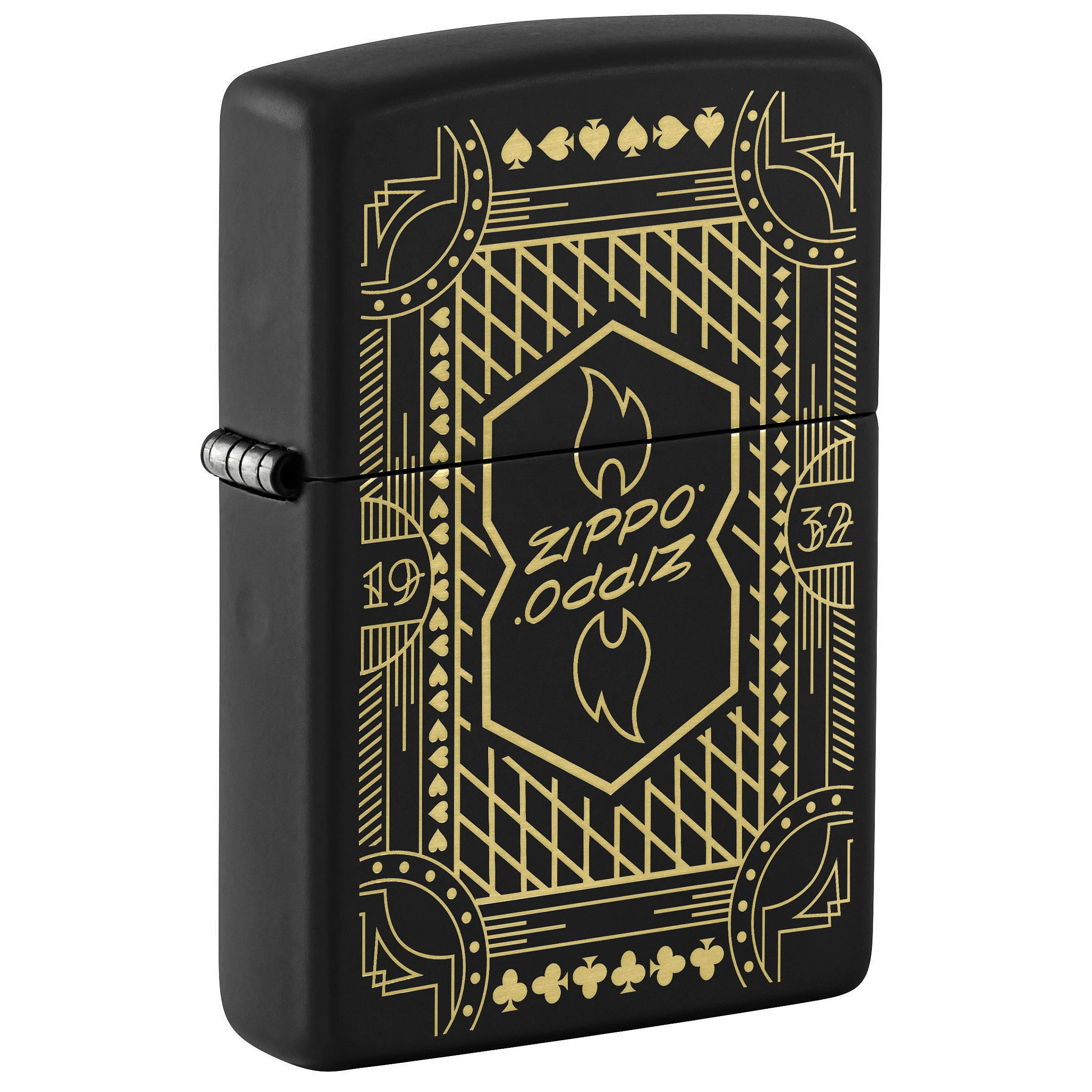 Encendedor Zippo negro mate cerrado, decorado en dorado con motivos geométricos, símbolos de naipes y el logotipo central.