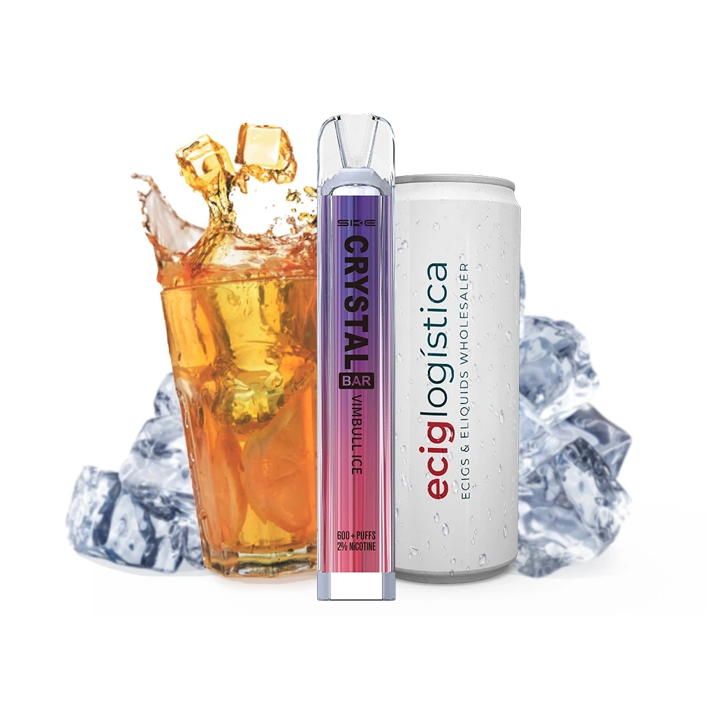 Vaper SKE Crystal Bar Vimbull Ice rosa y morado, delante de una lata blanca, un vaso con bebida ámbar y cubitos de hielo.