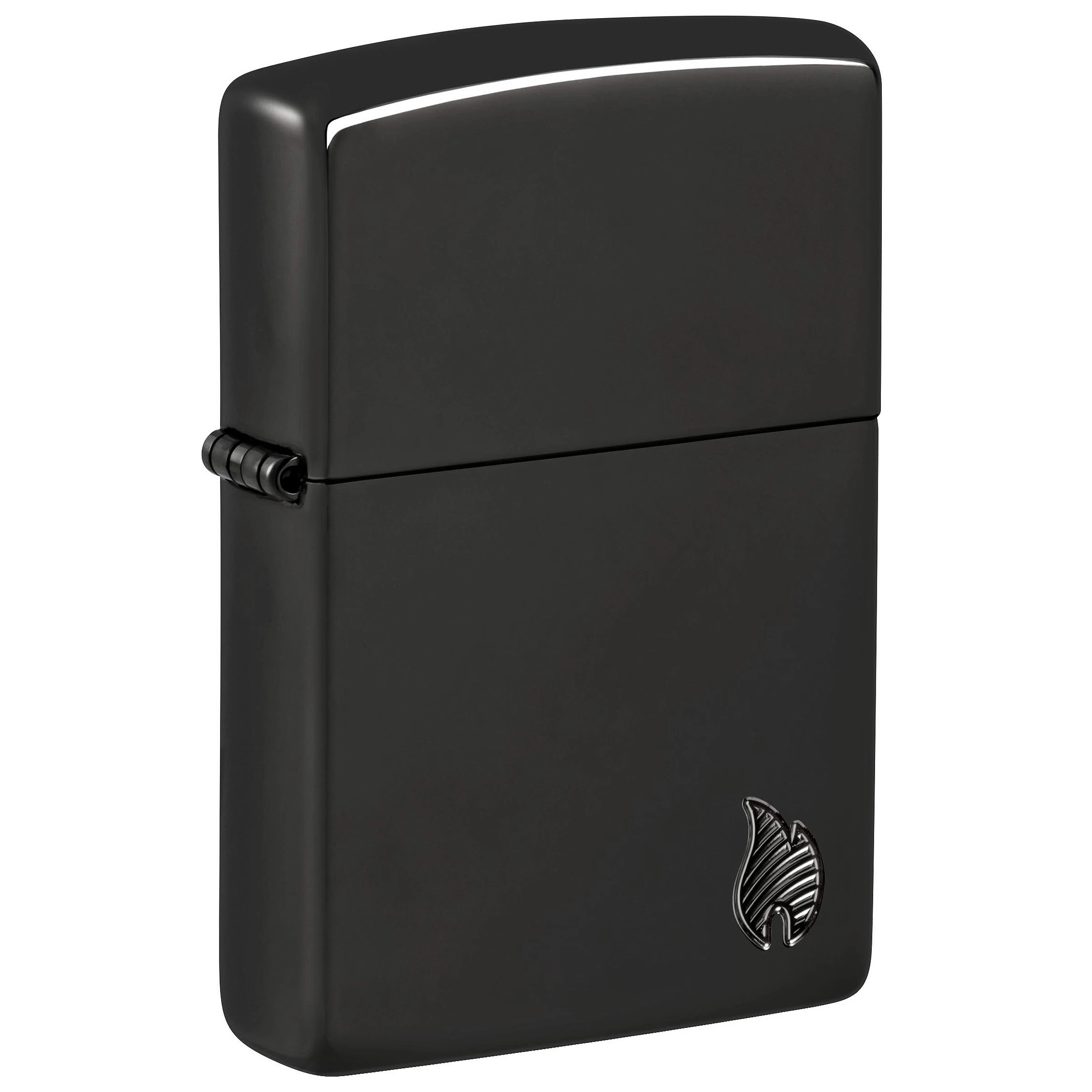 Encendedor Zippo Armor High Polish Black cerrado, en vista de tres cuartos, con acabado negro y emblema de llama en la parte inferior.
