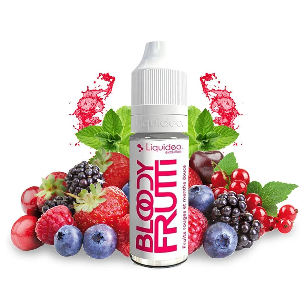 Bote Liquideo Evolution Bloody Frutti con tapón blanco, rodeado de fresas, moras, arándanos, frambuesas y hojas verdes.