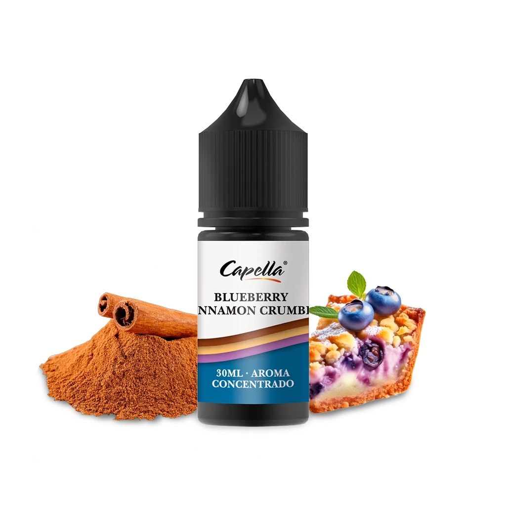 Frasco de aroma Capella Blueberry Cinnamon Crumble de 30 ml, con tapón negro, junto a canela y una porción de tarta con arándanos.