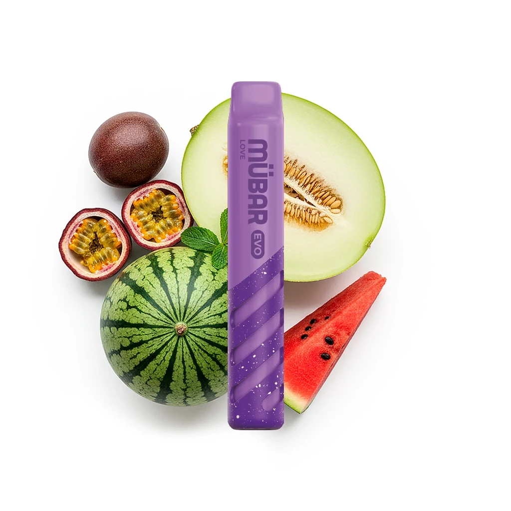 Vaper Mübar Evo Love morado, en posición vertical, rodeado de maracuyás, medio melón, una sandía y una rodaja de sandía.