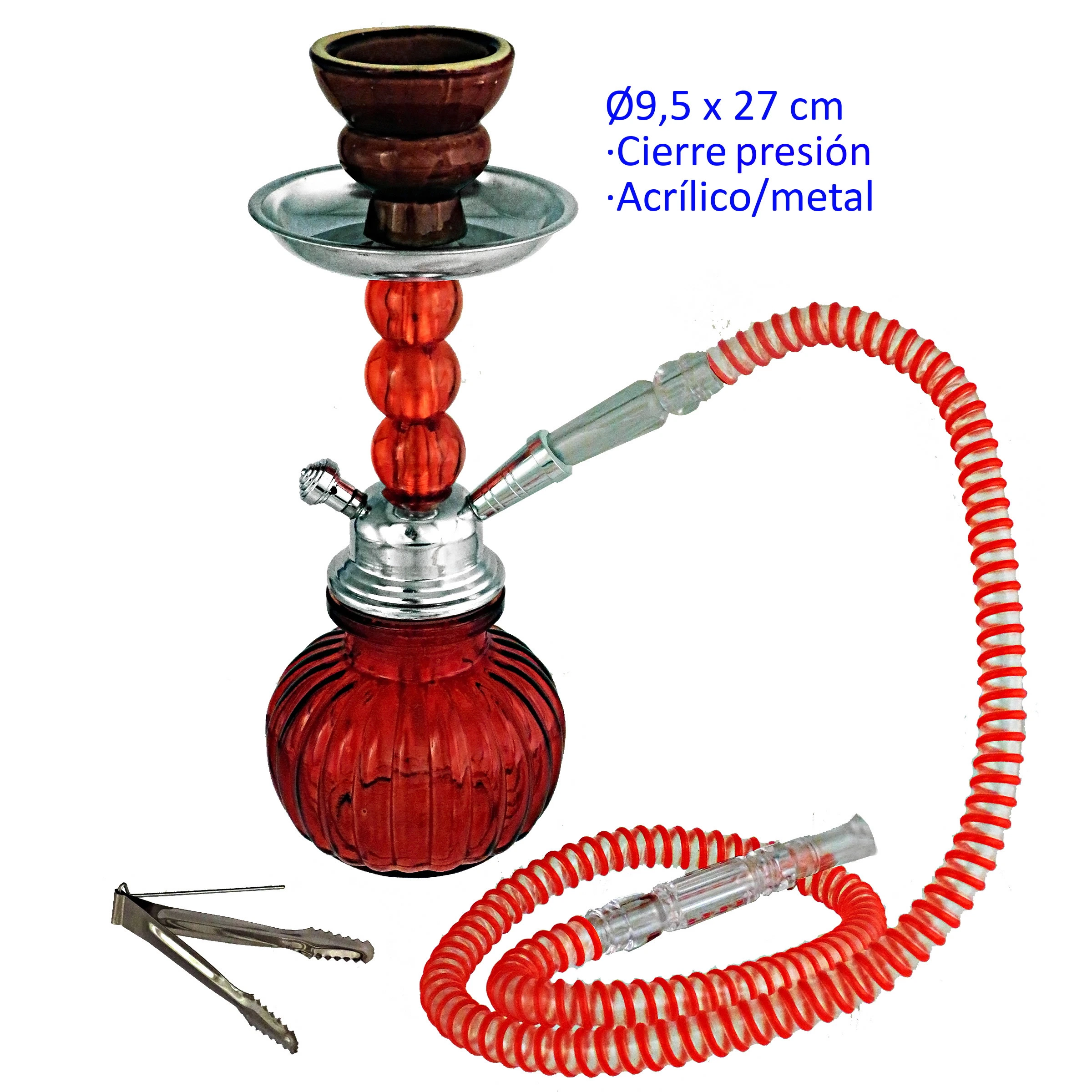 Shisha roja con base acanalada, cuerpo de formas redondeadas, plato plateado y manguera roja en espiral; pinzas al lado.
