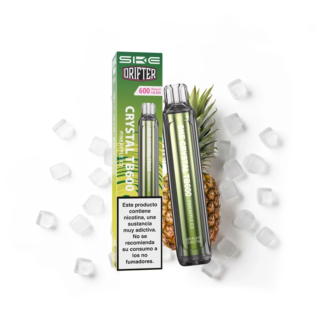 Vaper verde SKE x Drifter Crystal TB600 Pineapple Ice junto a su caja, con una piña y cubitos de hielo sobre fondo blanco.
