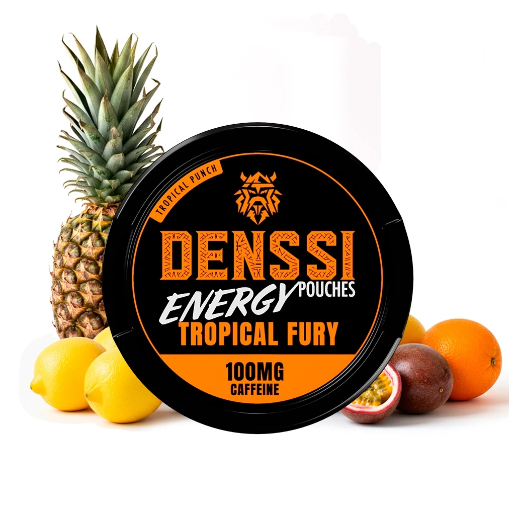 Envase redondo negro de Denssi Energy Pouches Tropical Fury, con etiqueta naranja que indica 100 mg de cafeína, rodeado de frutas.